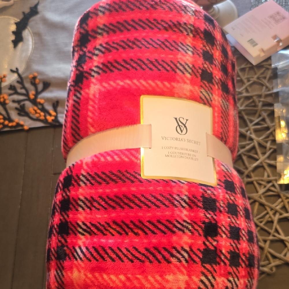 Victoria's Secret Vibrant Red Plaid Throw